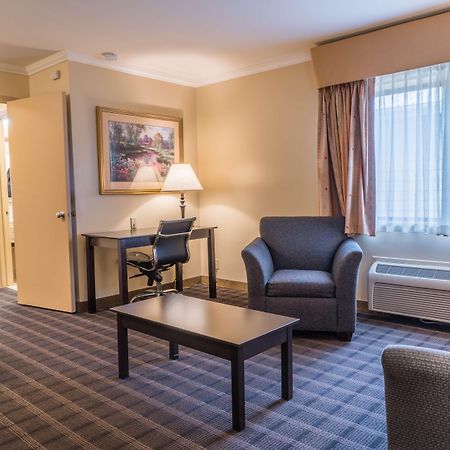 Best Western Inn & Suites Ontario Exterior foto